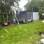 Three Bedrooms Central Apartment With Free Parking