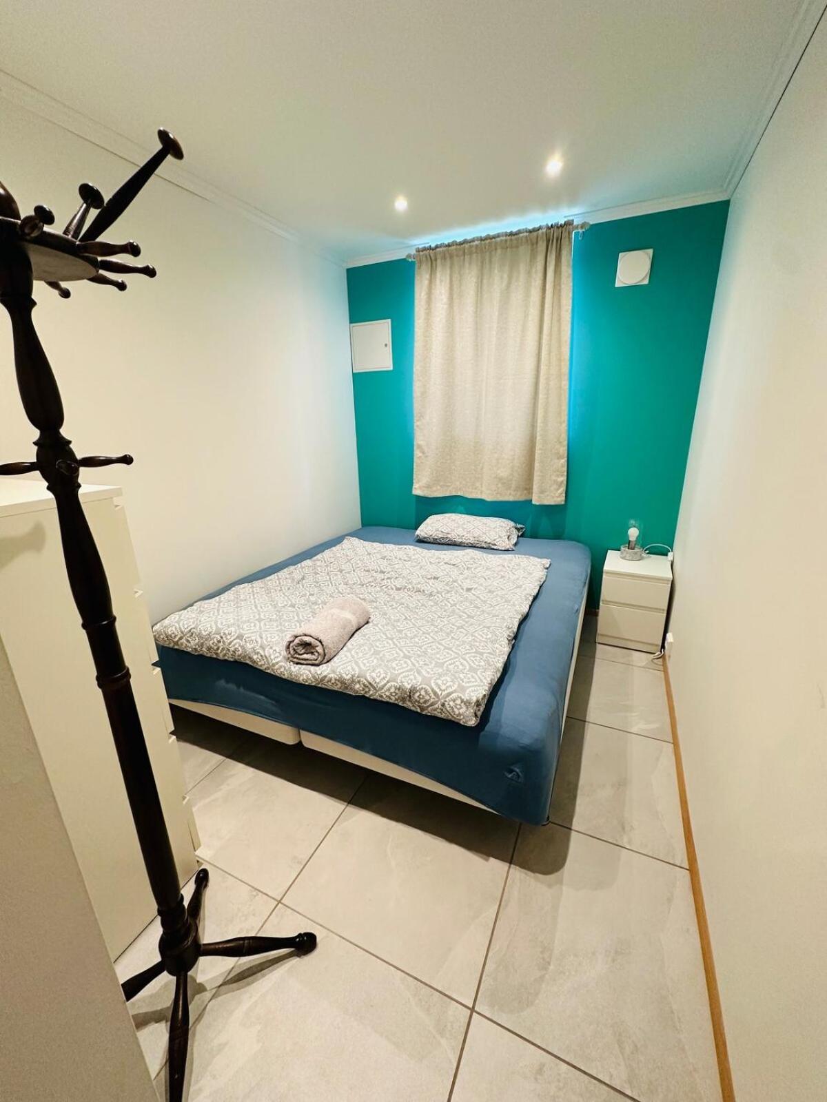 Three Bedrooms With Free Parking *