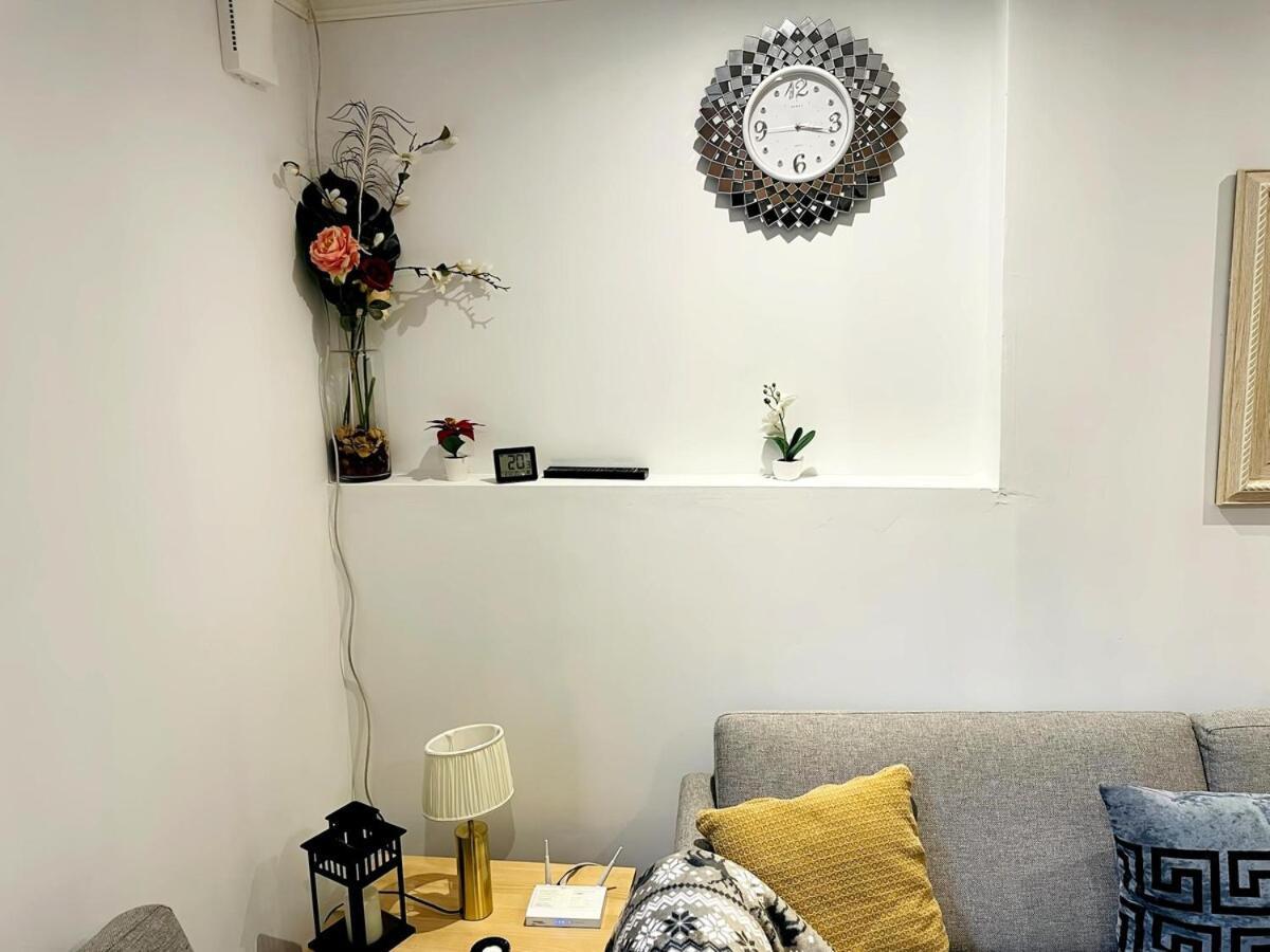 Three Bedrooms With Free Parking Apartment