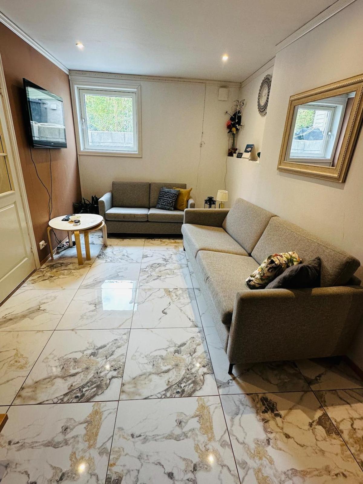 Three Bedrooms With Free Parking