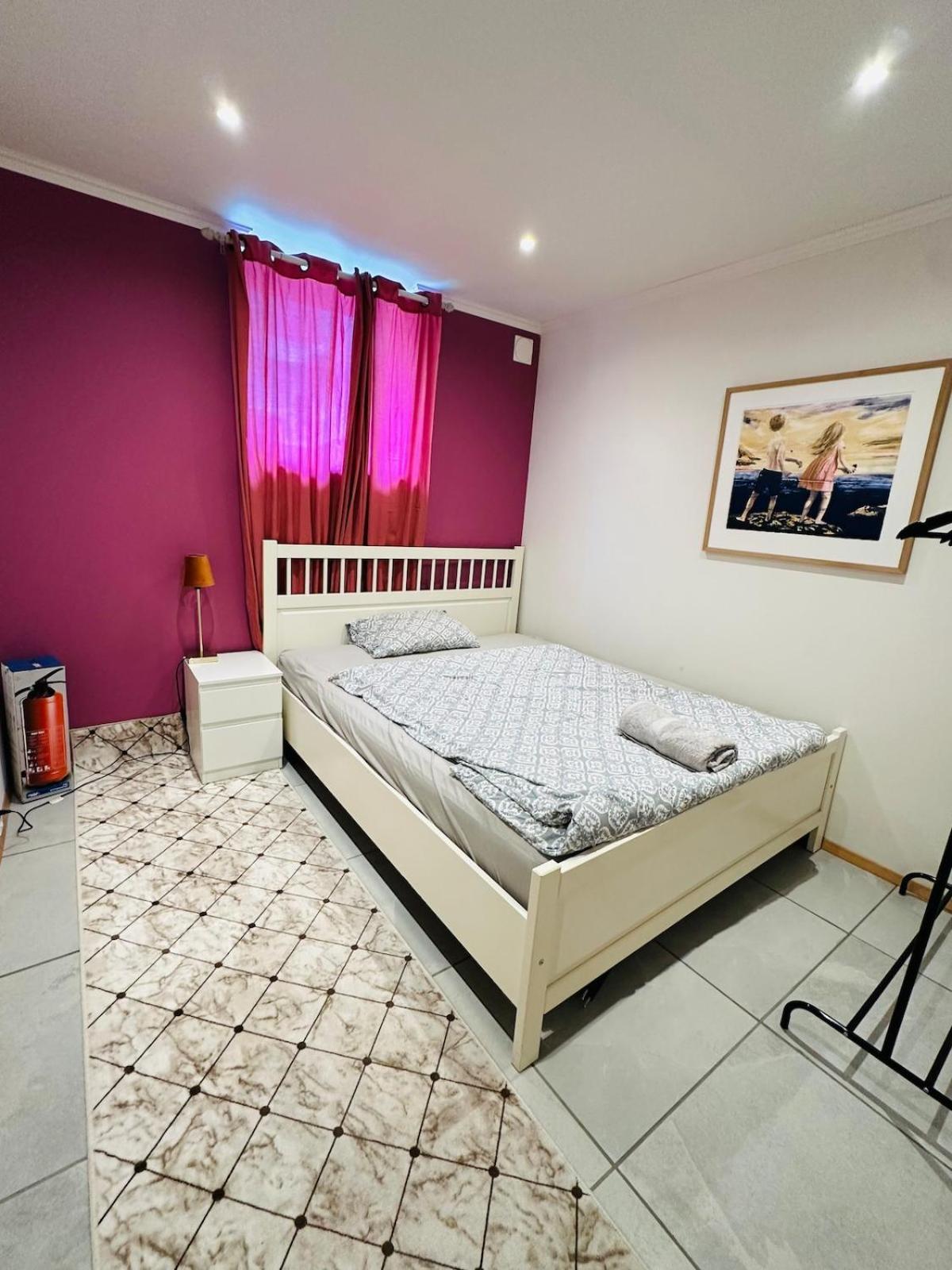 Leilighet Three Bedrooms With Free Parking